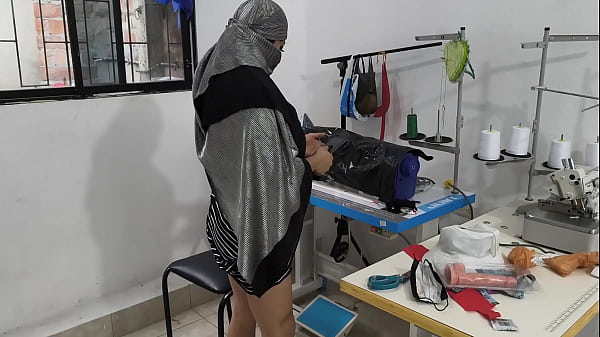 Indian seamstress masturbates deliciously in the clothing workshop