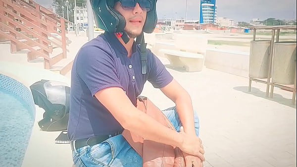 SEXY Bisexual Girl with Big Ass Offers MONEY FOR SEX ON THE STREET